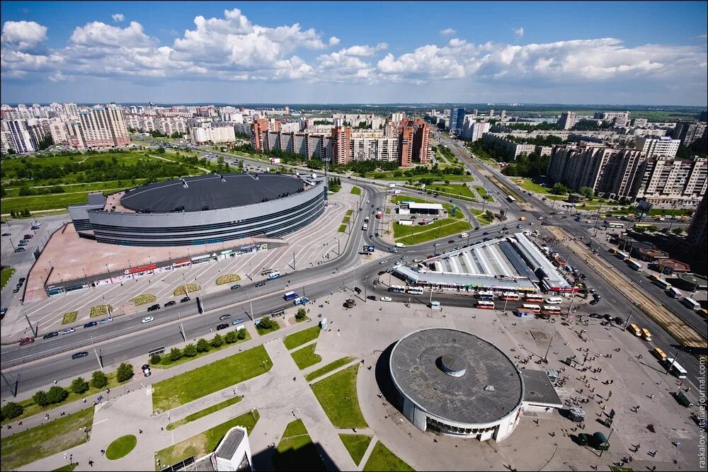 Проспект большевиков спб. Проспект Большевиков Ледовый дворец. Проспект Большевиков Санкт-Петербург. Ледовый дворец СПБ проспект Большевиков. Метро проспект Большевиков Санкт-Петербург.