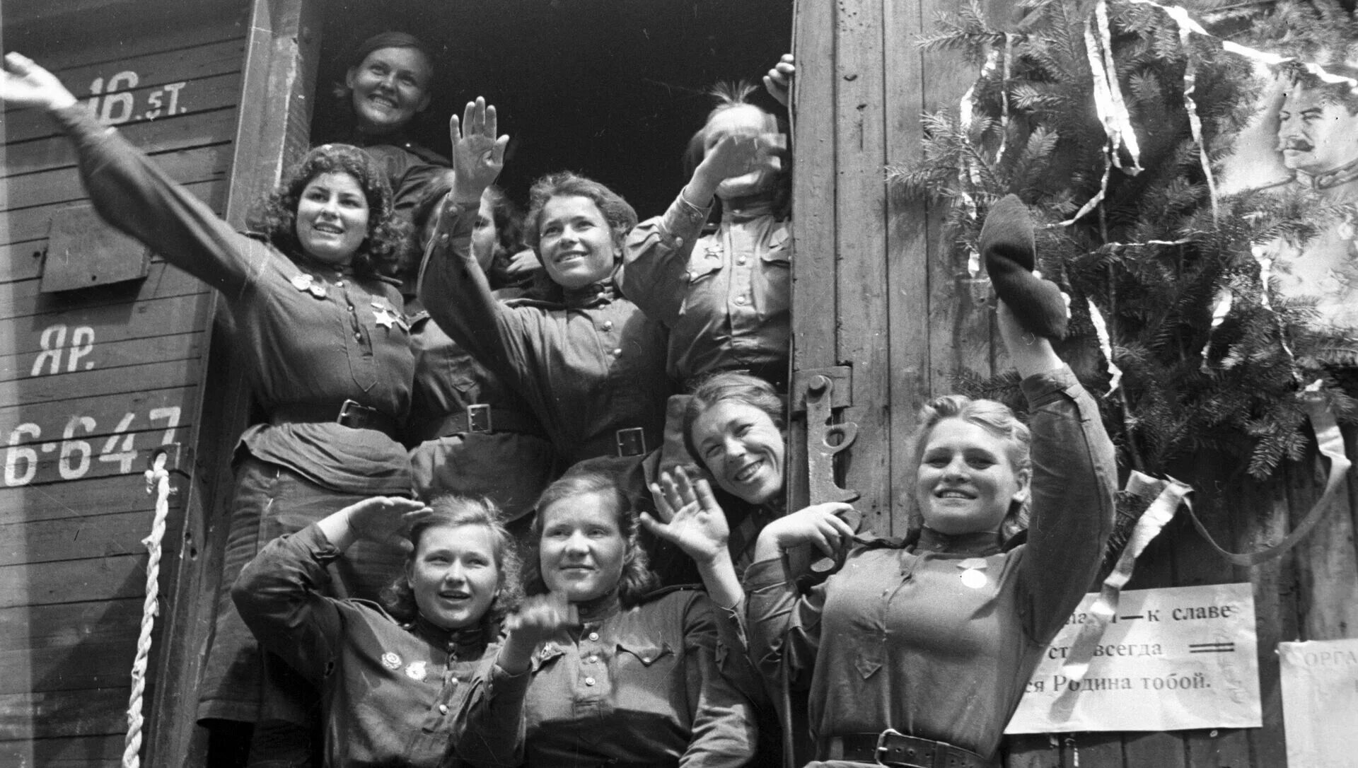 Кадры Победы 1945. Женщины Победы 1945. Радость Победы 1945. Фотографии Победы 1945. Возвращение на родину документальный