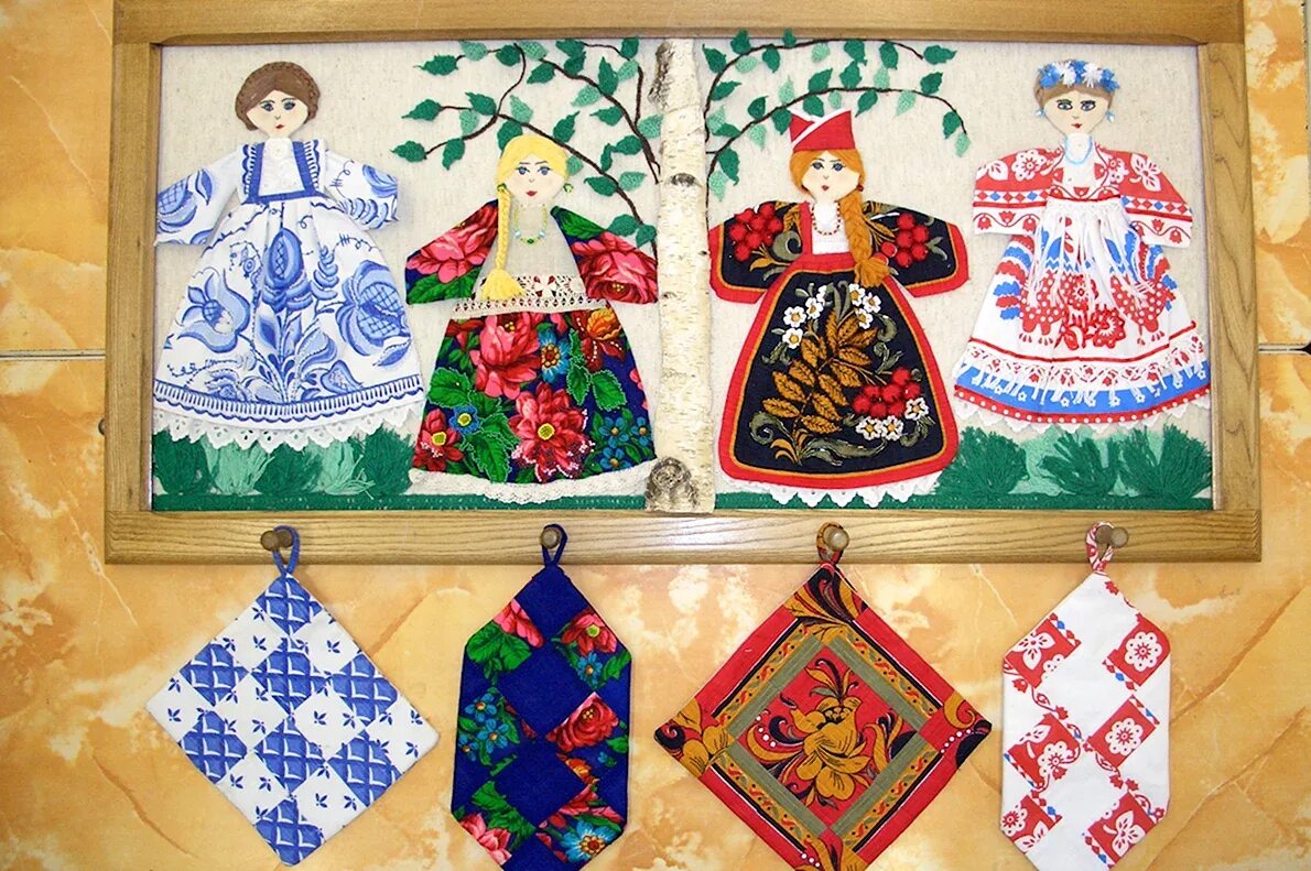 Народные промыслы хохлома гжель дымковская игрушка. Аппликация русский народный костюм. Декоративно-прикладное искусство для детей. Народное творчество поделки. Аппликация на тему народные промыслы.