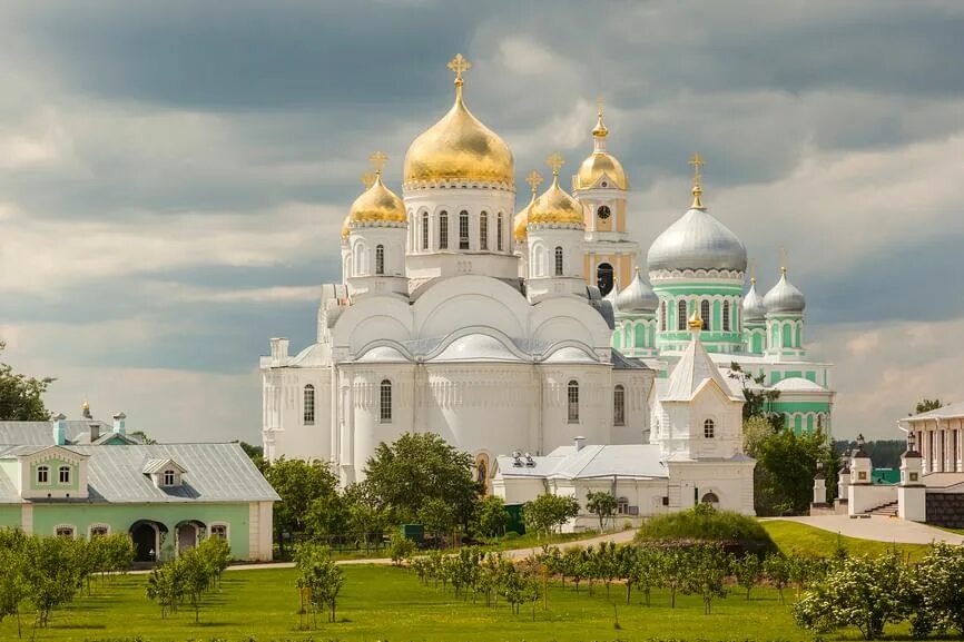 Лавра православные монастыри. Свято-Троицкий Серафимо-Дивеевский монастырь. Свято-Троицкий Серафимо-Дивеевский монастырь храмы.