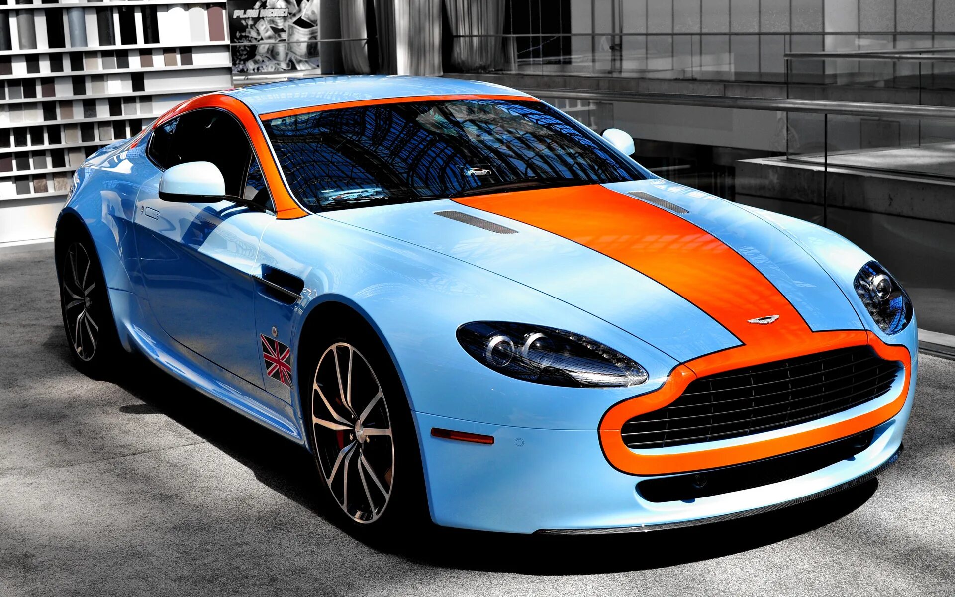 Сине оранжевая машина