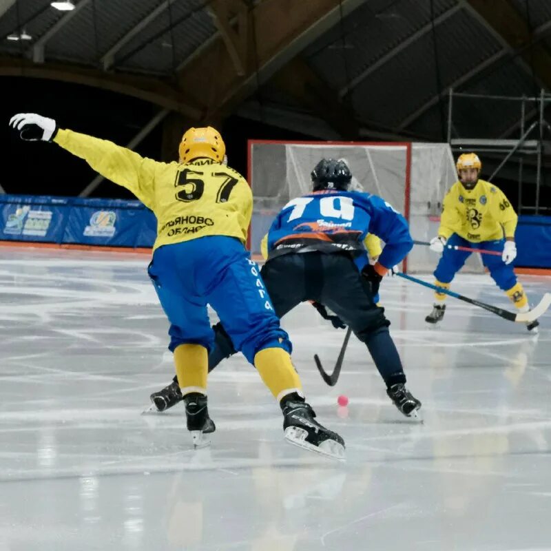 водник архангельск хоккей. хоккей на байкале. база хк байкал-энергия. ска нефтяник байкал энергия. хоккей на байкале.