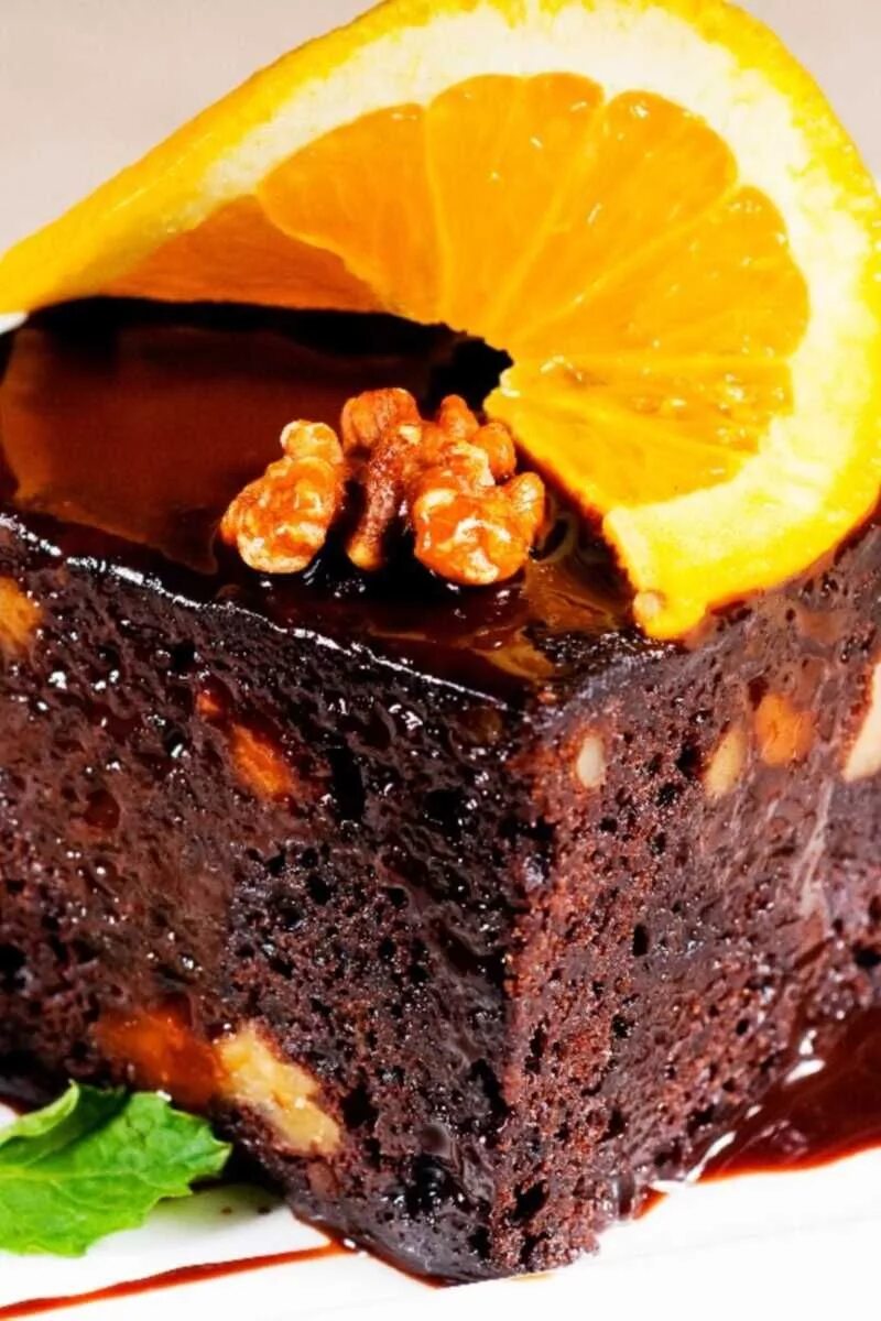 Украшение торта апельсинами и шоколадом. Торт "шоколадно–апельсиновый". Шоколадный кекс с апельсином. Шоколадный торт с апельсином. Апельсиновый брауни
