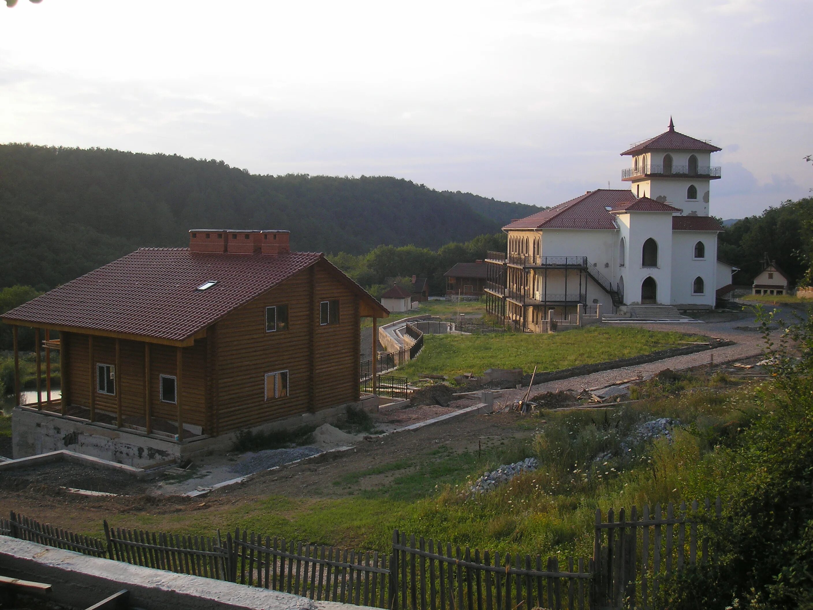 Многоречье Бахчисарайский район. Село Многоречье Бахчисарайский. Крымские Альпы Многоречье. Многоречье Бельбек Крым.