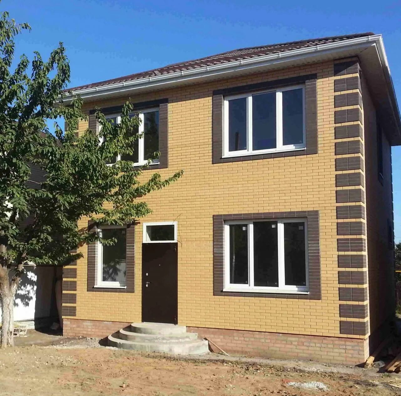 Дом кирпича ростов. Маленький кирпичный домик на даче. Ростов на дону улица каскадная 100. Продается флигель. Частный дом в ростове-на-дону.