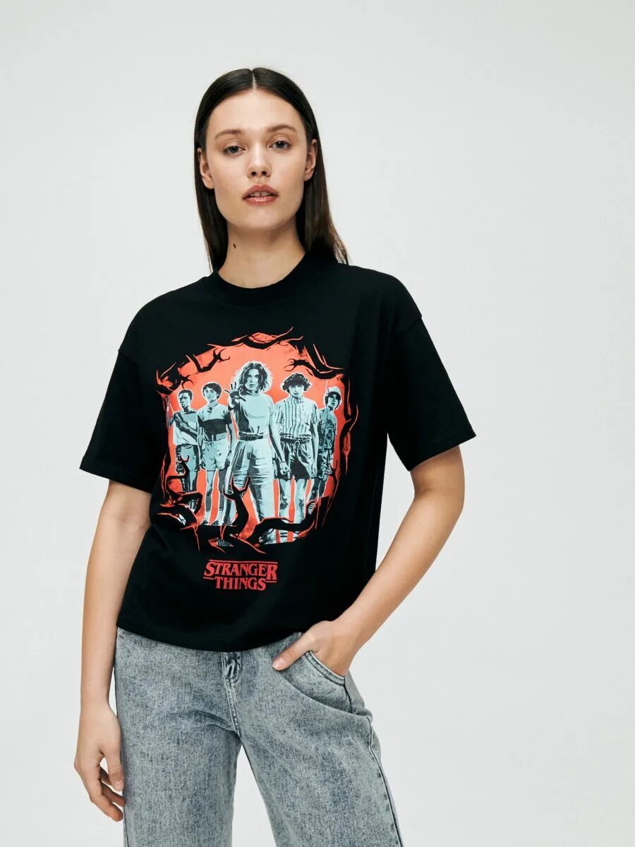 Women are strange. Футболка Cropp женская stranger things. Stranger футболка. Кроп футболка. Футболка из очень странных дел.