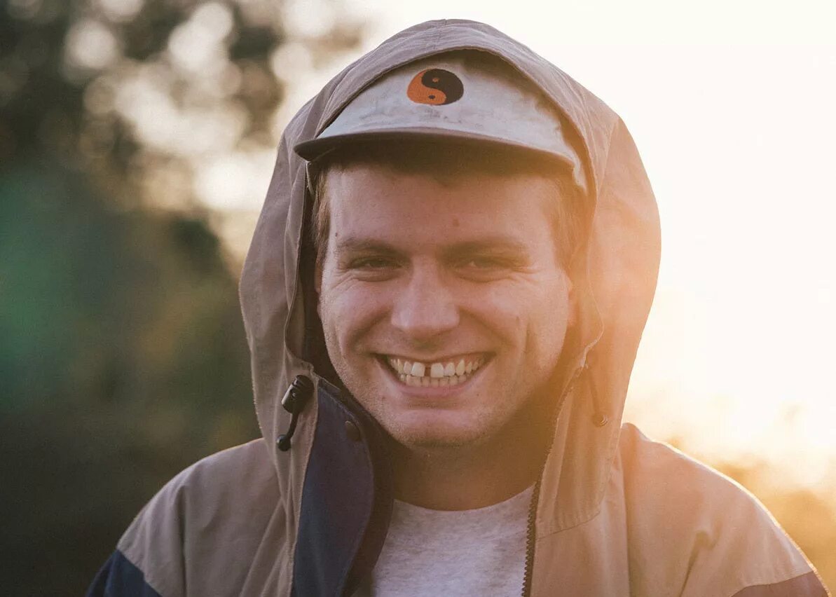 Mac demarco salad days. Демарко текст. Кепка мака демарко. Мак демарко salad days. Мак демарко татарин.