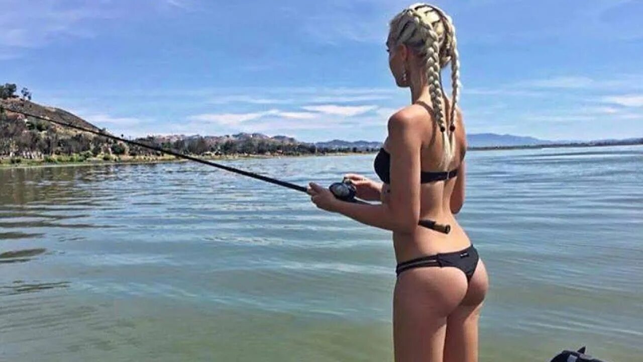 Рыбалка новинки ютуба. Красивые девушки на рыбалке. Приколы на рыбалке. Рыбалка с телками. Приколы на рыбалке 2020.