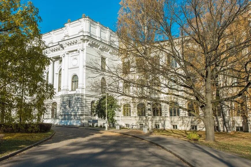 Сайт политеха петра великого. Санкт-Петербургский политехнический институт. Институт Петра Великого Санкт-Петербург. Политех Петра СПБ. Гуманитарный институт СПБГПУ Петра Великого.