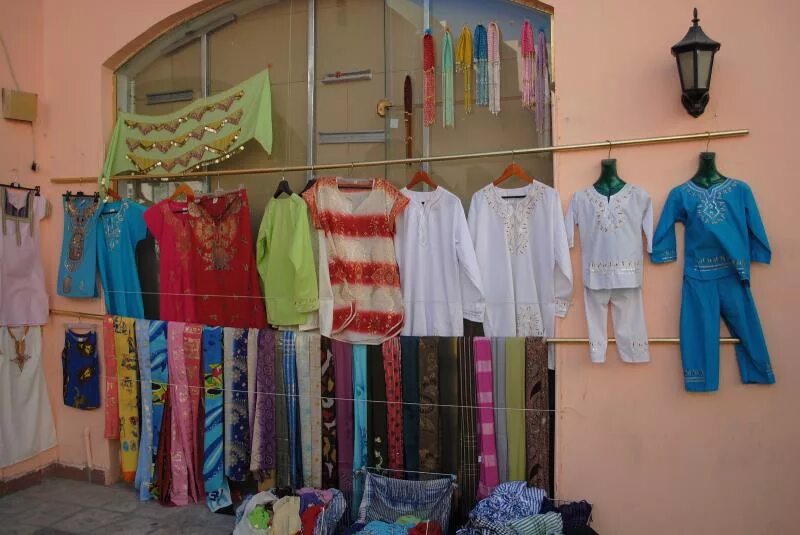 Где купить в хургаде. Египет Хургада рынок одежды. Рынок в Хургаде Египет вещевой. Вещи в на рынке в Хургаде. Хургада рынок вещевой.