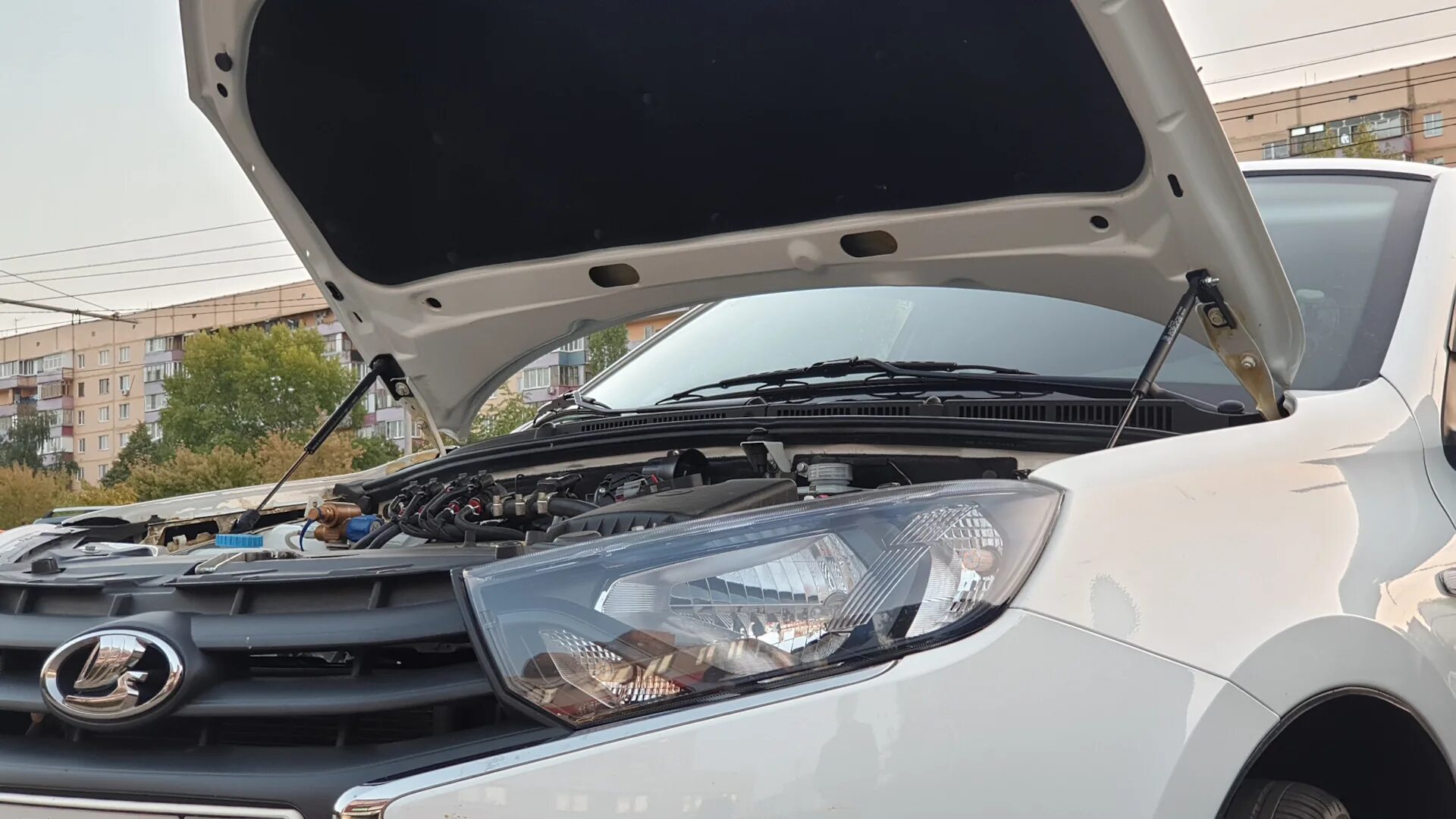 Упоры капота гранта фл. Гранта фл газовые упоры. Ku-ld-grfl-00. Газовые упоры от гранты фл на гранту 2014. Гранта фл газовые упоры.