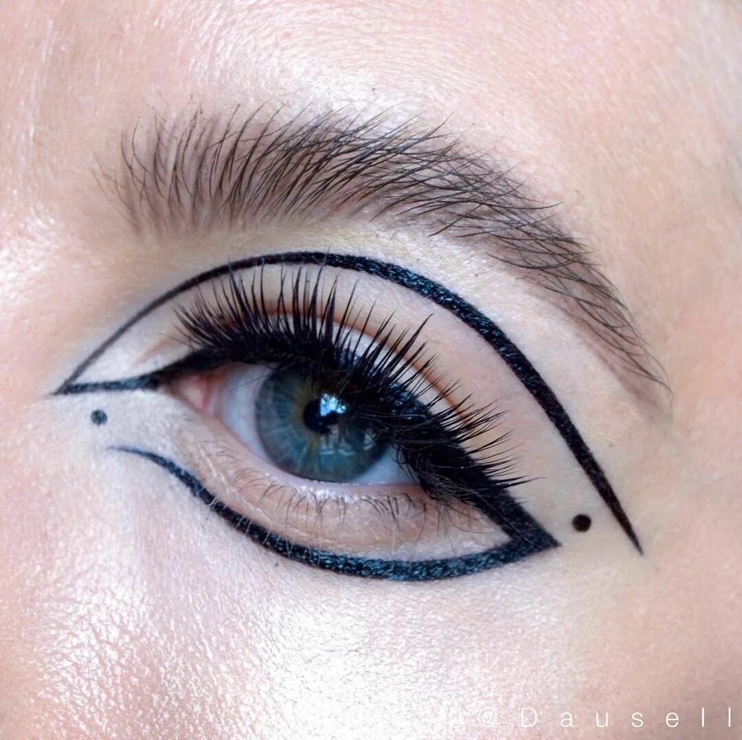 Black eyeliner. Стрелки макияж. Стрелки на глазах. Макияж с подводкой. Необычные стрелки на глазах.