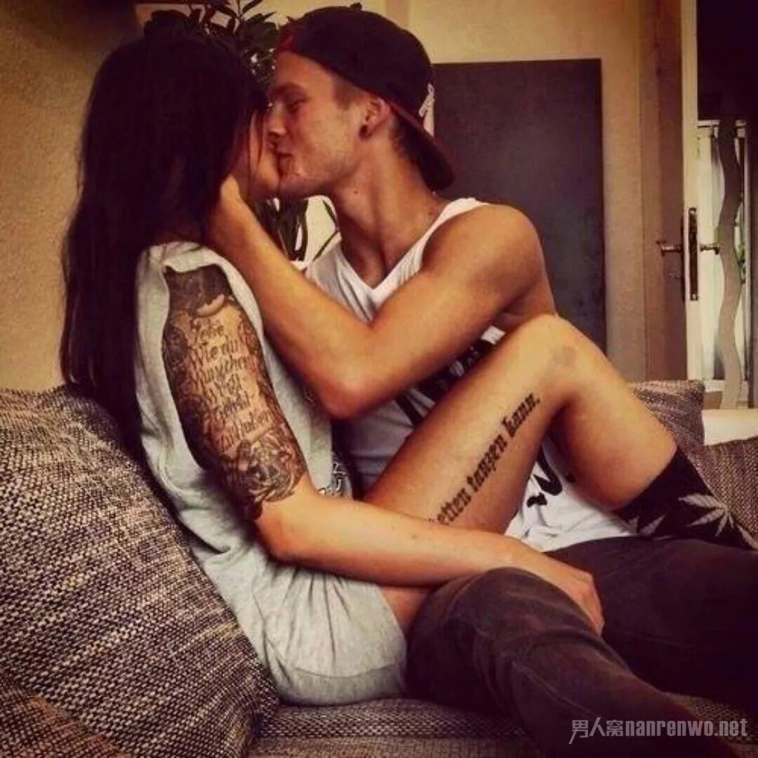 пацан с девушкой. парень с рыжей девушкой. влюбленные парочки подростки. красивые пары 14 лет. авы для парней.