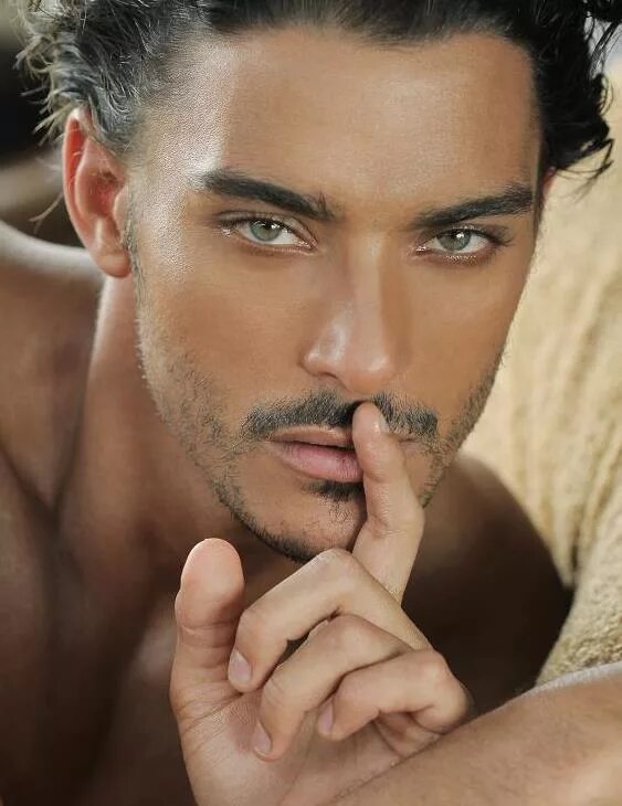 Дмитрий воронин каменское. Смуглый брюнет. Красивый смуглый мужчина. Эмиль гасымов модель. Смуглый брюнет.