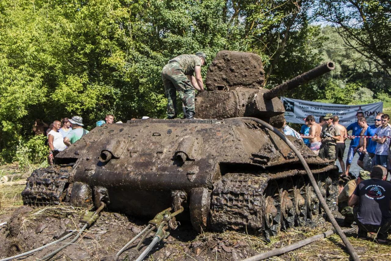 Танк из болота т 34. Т 34 из болота. Находка танка т 34. Подъем танка из воды.