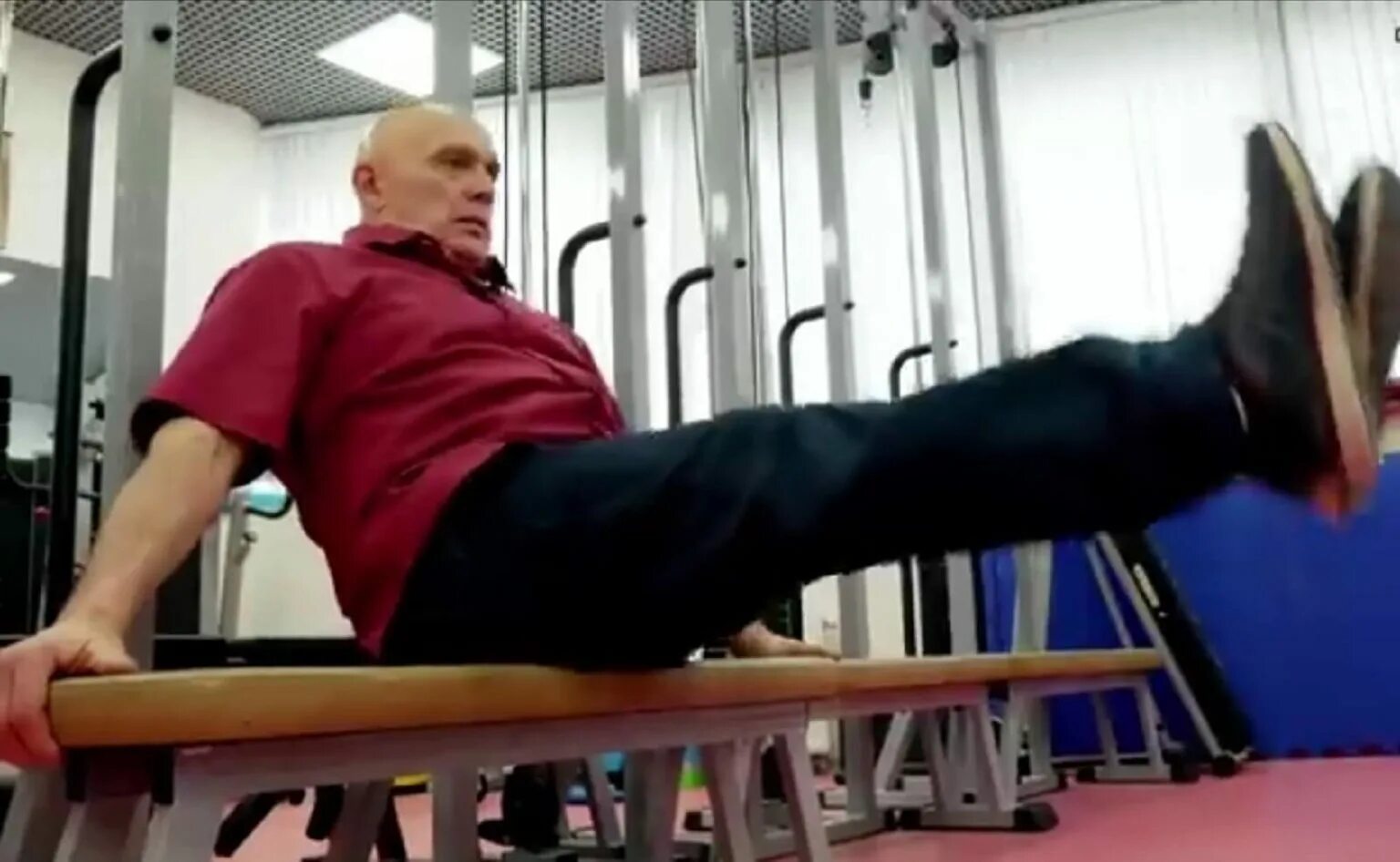 доктор бубновский ноги. гимнастика доктора бубновского для позвоночника. доктор бубновский ноги. бубновский артроз коленного сустава упражнения. упражнения варикоз бубновский.