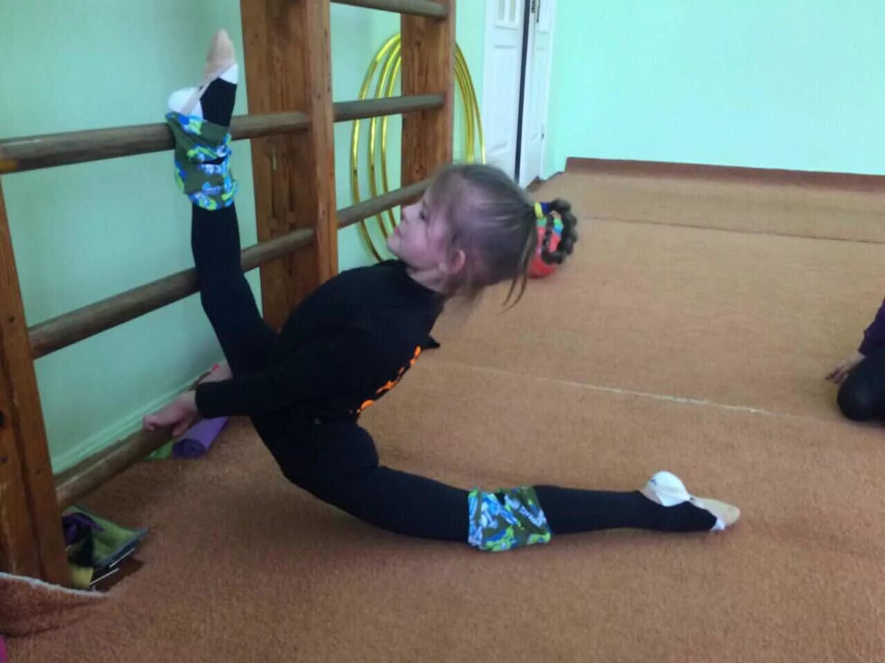 как растягивают в художественной гимнастике. ирина чащина шпагат. перешпагат в художественной гимнастике. художественная гимнастика упражнения на гибкость. стретчинг для детей.