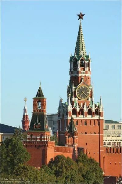 Кремль вертикальное фото