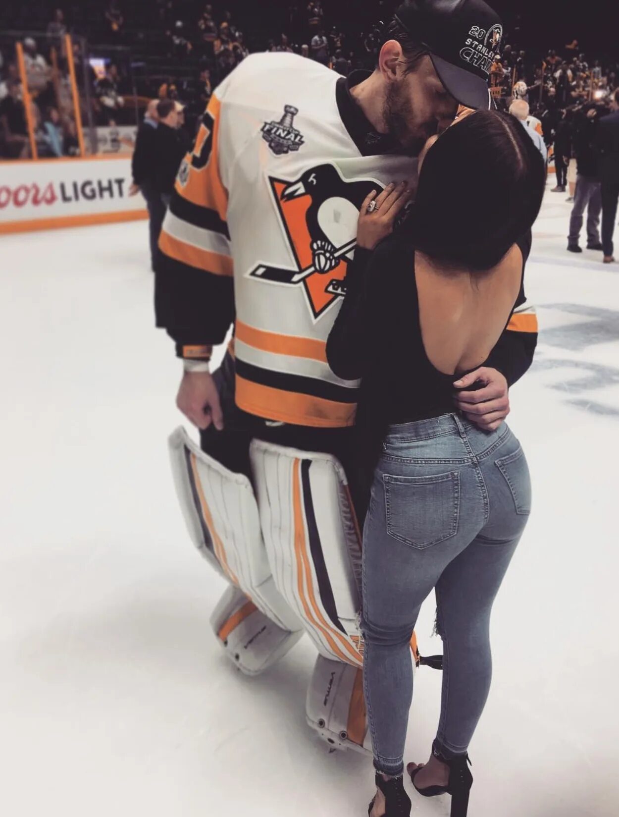 Хоккейные пары. Хоккей и любовь. Хоккейные пары. Пара хоккеисты. Пара хоккей.