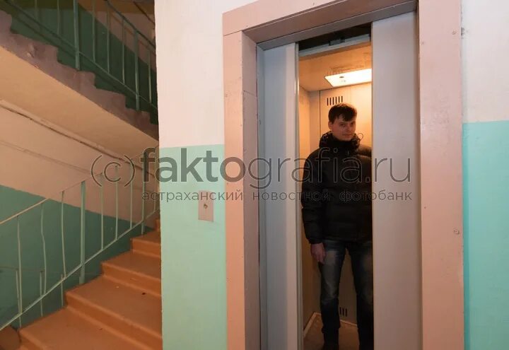 Задачи на подъезды и этажи. Лифт фотосток подъезд. Решение задачи в двенадцатиэтажном доме. Хрущевка лестничная площадка. В доме живет женя один подъезд.