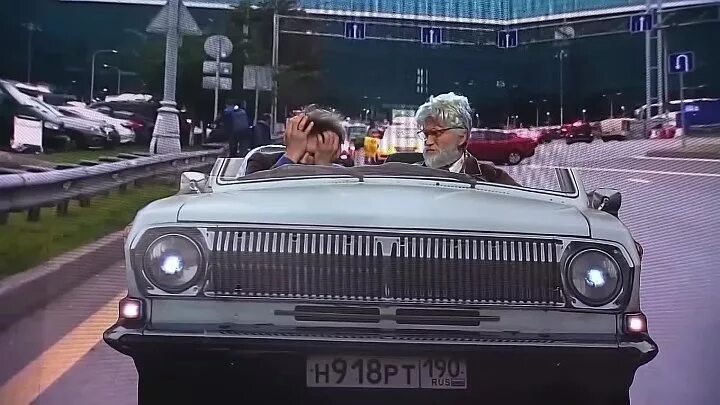 Уральские пельмени болтливый таксист. Уральские пельмени таксист бизнесмен. Уральские пельмени такси песня. Уральские пельмени 1998. Уральские пельмени таксист бизнесмен.