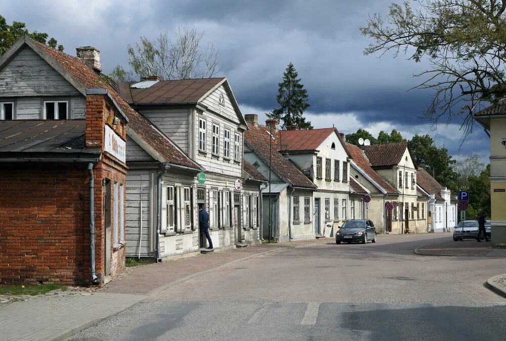 в каком латвийском городе проходила новая. цесис город в латвии. кулдига. город лудза латвия. старая часть города кулдига и долина реки вента.