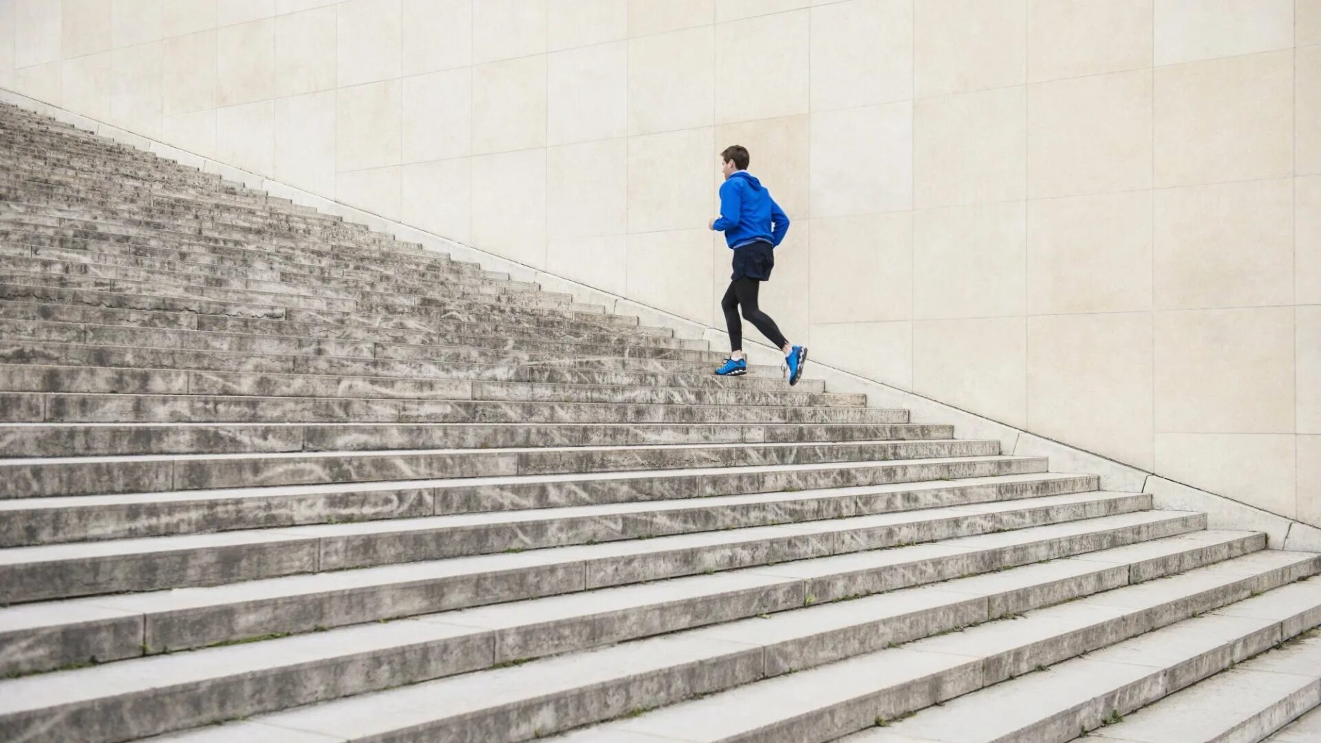 Stairs run. Кроссовки которые зарабатывают деньги. nft кроссовки. эш избрал stairs. низкий уровень энергии стильные фото.