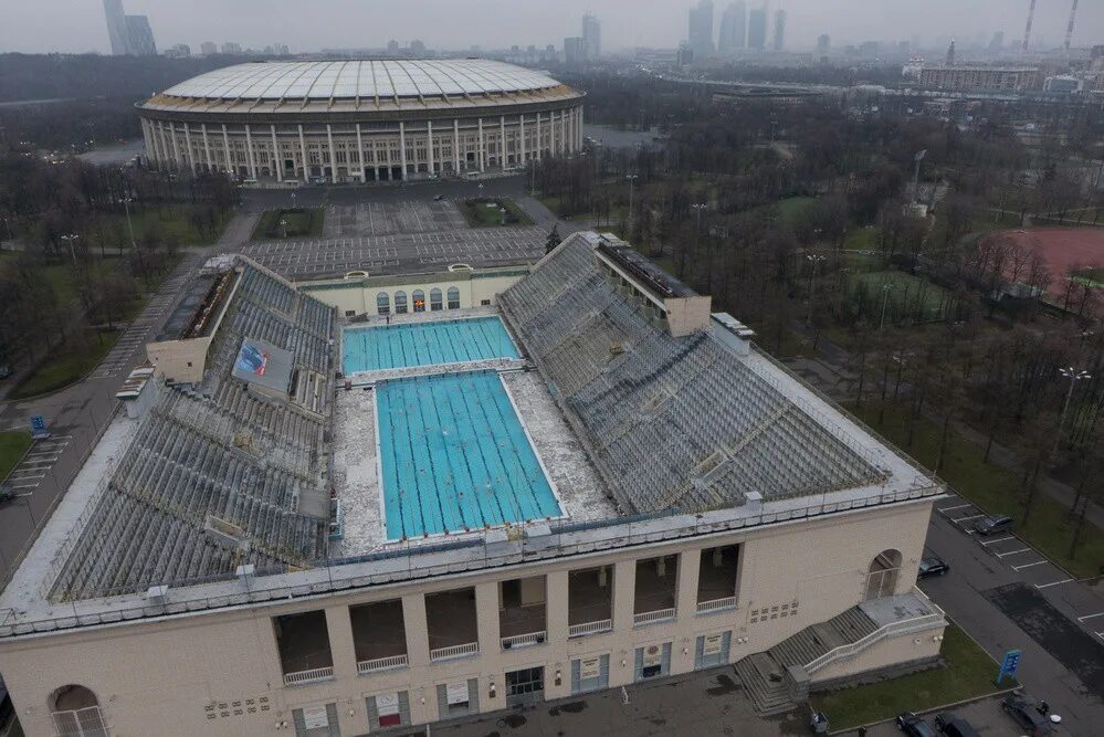 Открытый плавательный бассейн Лужники. Олимпийский бассейн Лужники. Стадион Лужники бассейн. Открыты бассейн Лужники в Москве.