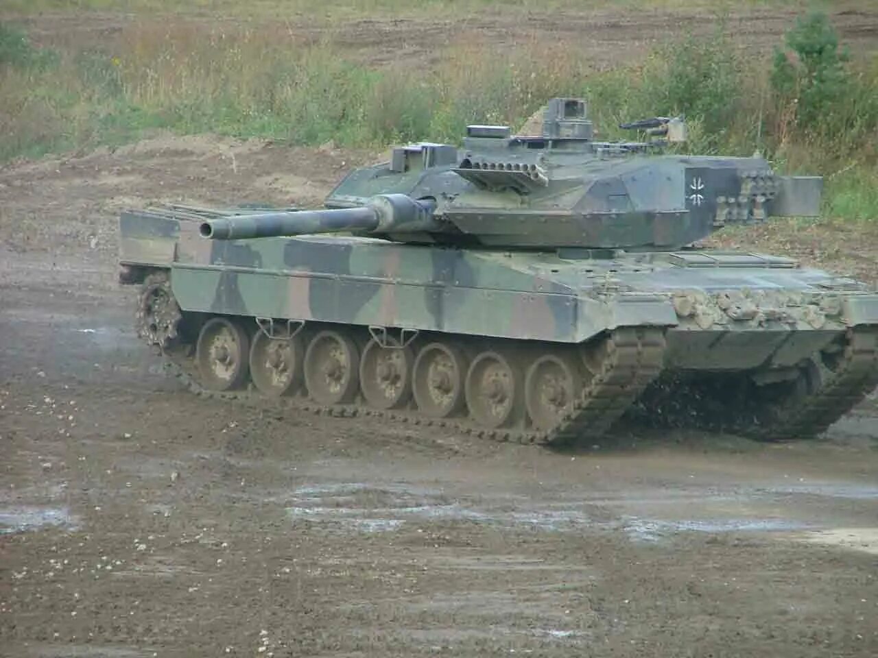 Т леопард 2. Леопард т7. танк леопард а т 4. челленджер и леопард. ось leopard 2.