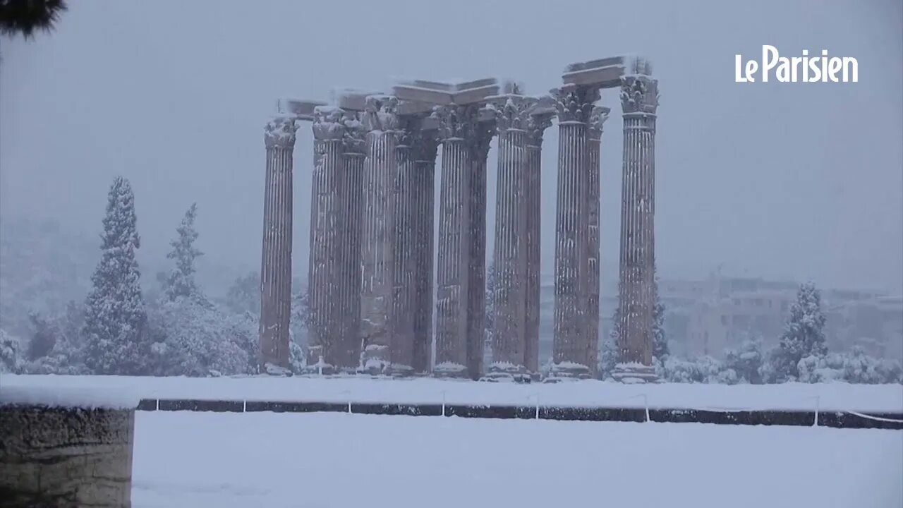 Парфенон в снегу. Афинский Акрополь в снегу. Акрополь Афины Греция в снегу. Греция в снегу 2021.