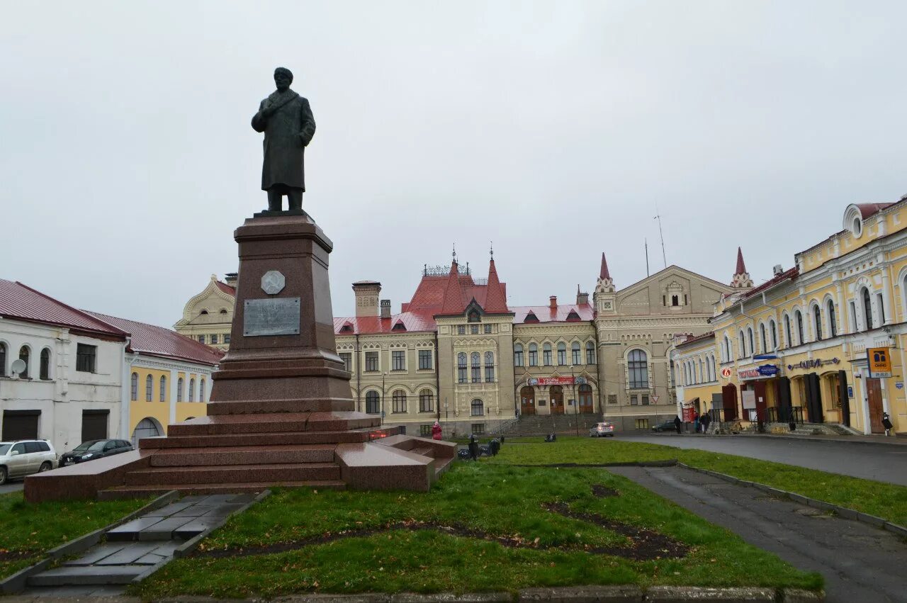 Площадь рыбинского. Рыбинск исторический центр. Рыбинск центр города. Рыбинск исторический центр города. Рыбинск достопримечательности центр.