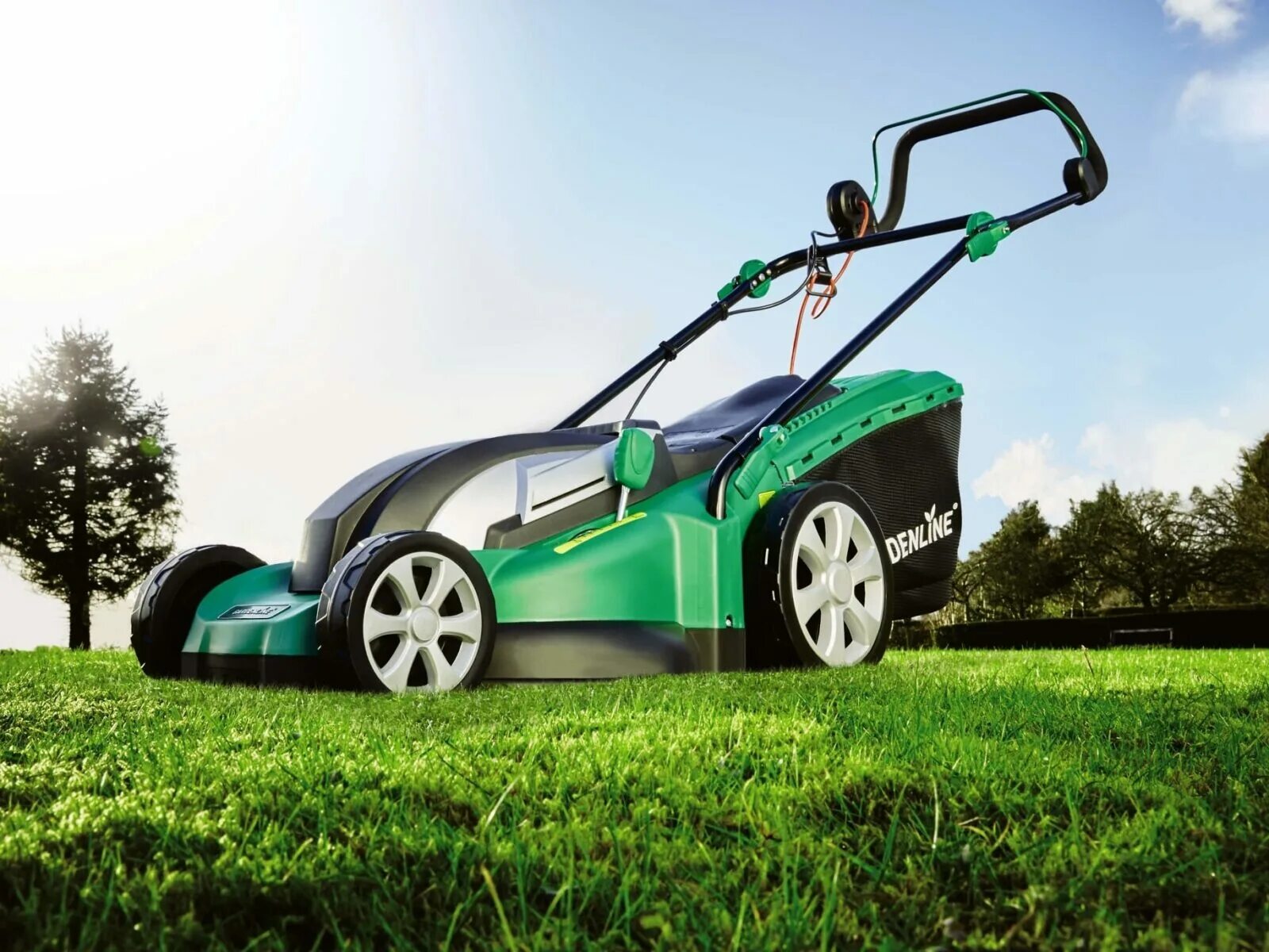 Lawn mower. Газонокосилка электрическая GM-2000. Газонокосилка Gardena 1800/42. Газонокосилка бензиновая самоходная al-ko 625. Газонокосилка Ламборгини 5220.