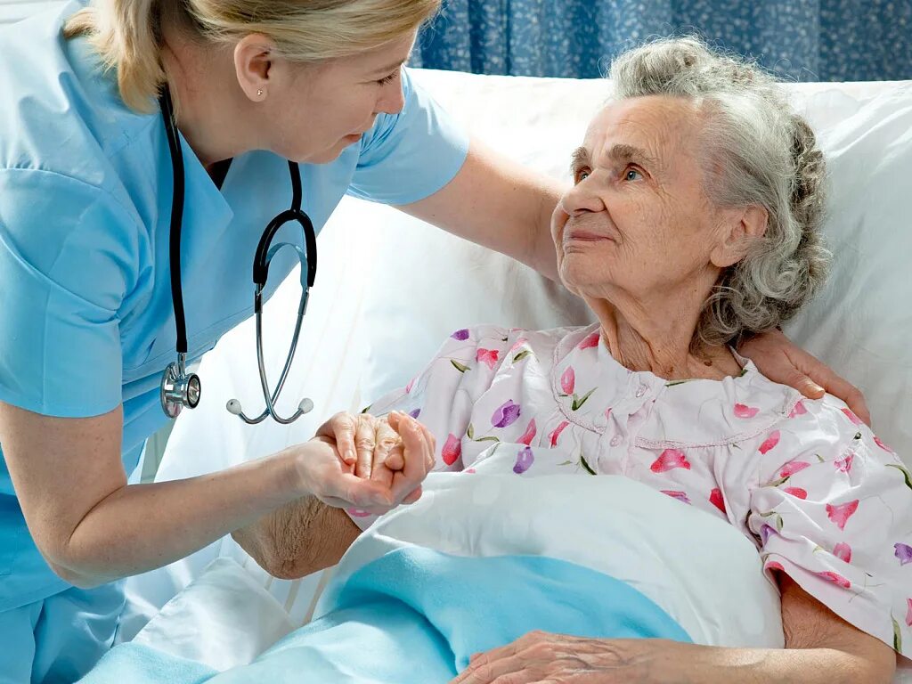 Медицинская сестра и пациент. Гериатрия. Врач геронтолог что лечит. Обслуживание пожилых людей. Сиделка для пожилого человека санкт-петербург.