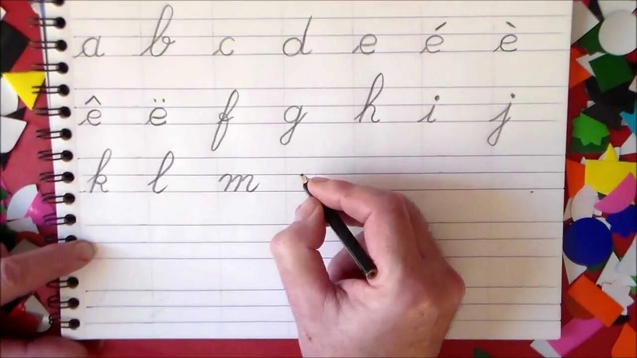 Француз не пишет. Alphabet Francais Cursive. Ecriture Cursive Francais. Alphabet Francais ecriture. L Alphabet Francais ecriture.