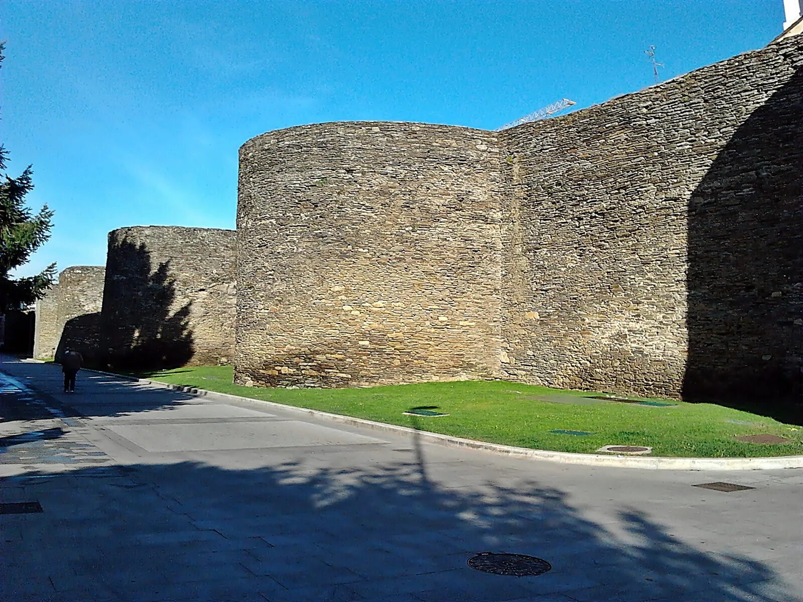 Древние римские стены в Городке Луго.. Roman Walls of Lugo порта-Минья. Romana крепость. Muralla.