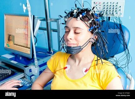 Для чего девушки электроэнцефалограф