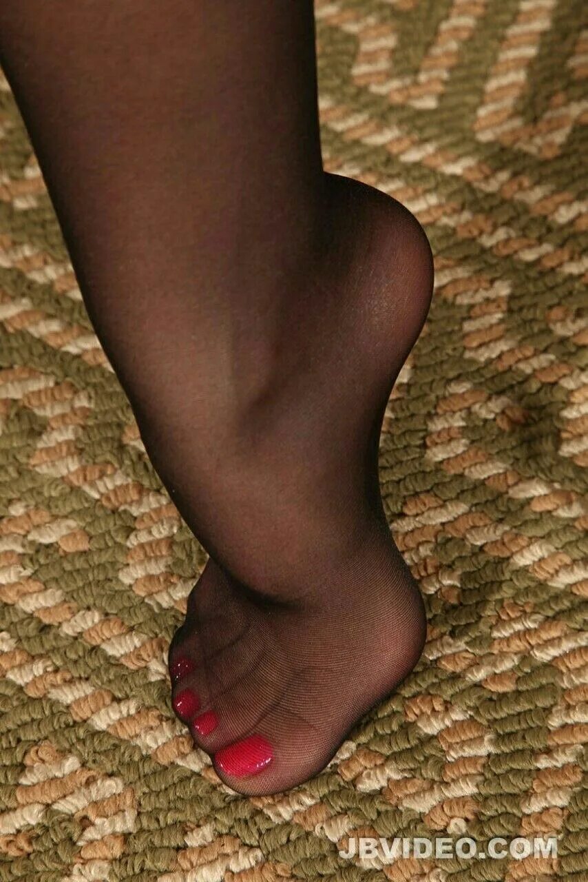 Girls nylon feet. Женские ножки. Женские ступни. Женские ножки в колготках. Красивые женские ноги.