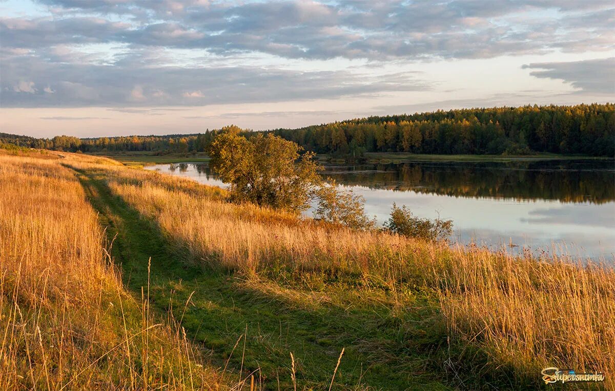 Бережок реки. Бережок (Свердловская область). Красный Бережок. Речка Шайтанка. Озеро Шайтанка.