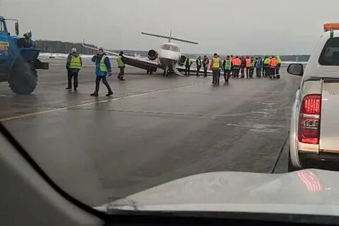 Совершил аварийную посадку