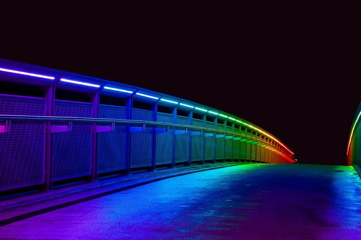 Led 1920x1080. Неоновый забор. Подсветка перил на мосту. Мост неон. Подсветка моста ограждения.