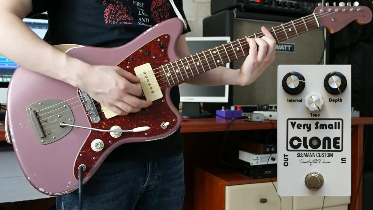 Custom devices. Electro harmonix small clone. seemann custom very small clone. seemann custom silver light delay. small clone chorus.
