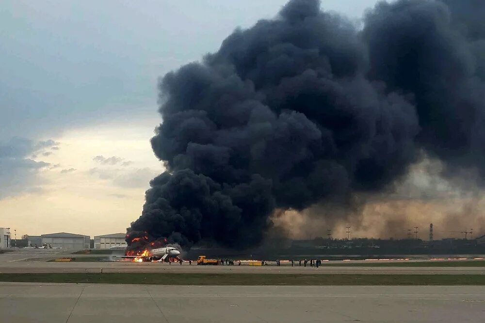 авиакатастрофа 5 мая 2019 года. авиакатастрофа 5 мая 2019 года. авиакатастрофа сухой суперджет 100 в шереметьево. катастрофа ssj 100 в шереметьево 2019. 2019 суперджет авиакатастрофа.