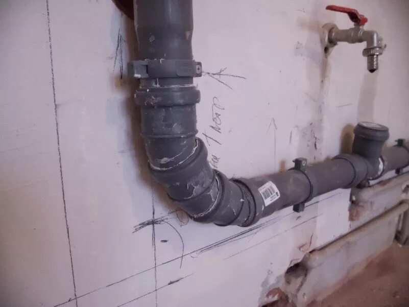 контруклон 110 трубы. труба для ливневой канализации 160. канализационная труба углы 90 или 45. наклон для канализационных труб 50 мм. тройник соединение трубы канализации 50.