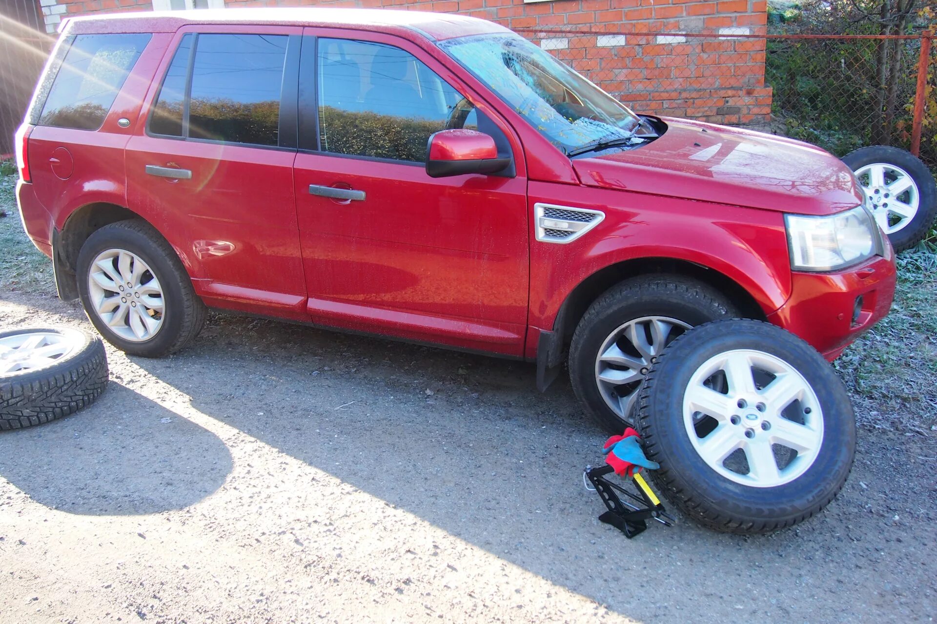 Ленд ровер фрилендер на грязевой резине. Шины land rover freelander. Колеса фрилендер 2. Размер резины ландроыер. Land rover freelander 2.