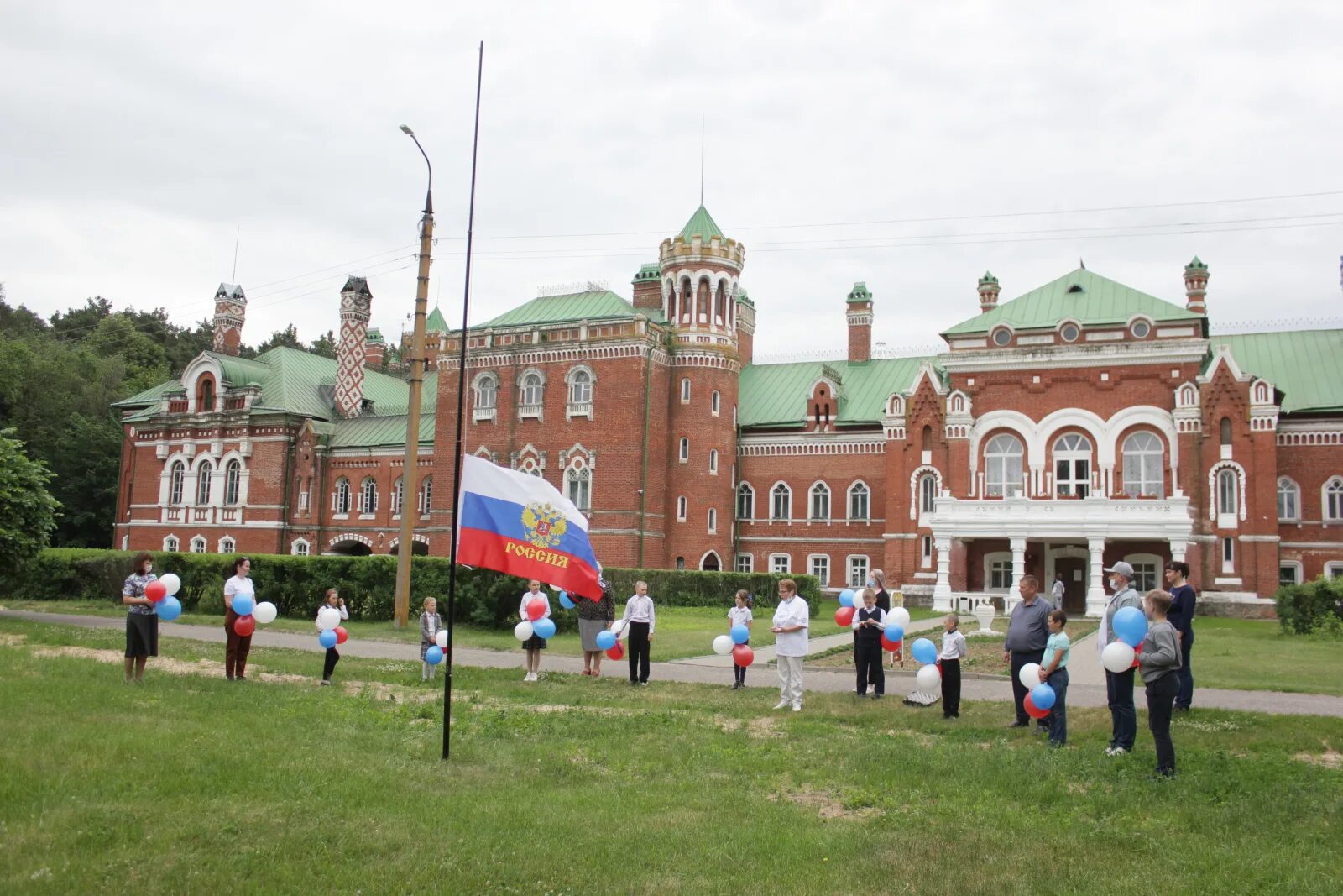 Замок Шереметевых, поселок Юрино, Республика Марий Эл. Замок Шереметьева Республика Марий Эл. Замок Шереметева в Юрино. Замок Шереметевых, поселок Юрино, Республика Марий Эл зимой. Юрино марий эл на неделю