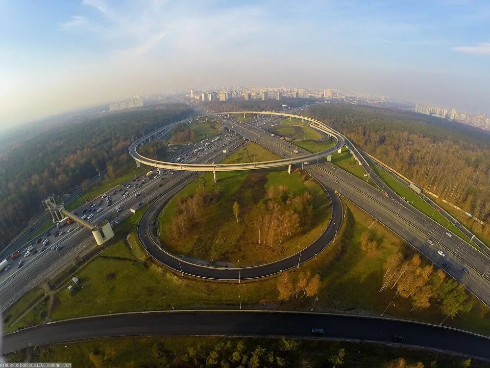 Кольцевая 113. Московская Кольцевая автомобильная дорога (МКАД). Эстакада ЦКАД Волоколамское шоссе. Москва Кольцевая магистраль. Развязка МКАД Новорижское шоссе.