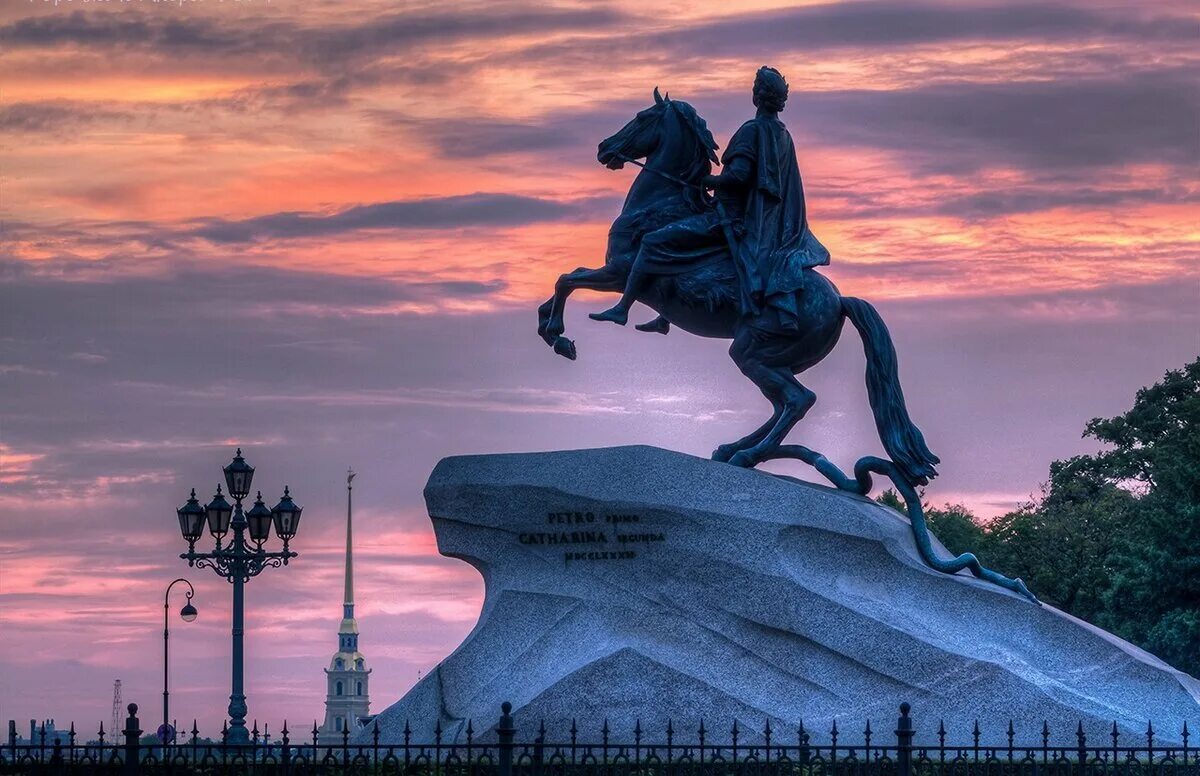 Памятник медному всаднику питер. Памятник Петру i медный всадник в Санкт-Петербурге. Медный всадник памятник. Фальконе памятник Петру 1 в Санкт-Петербурге. Статуя Петру 1 в Петербурге медный всадник.