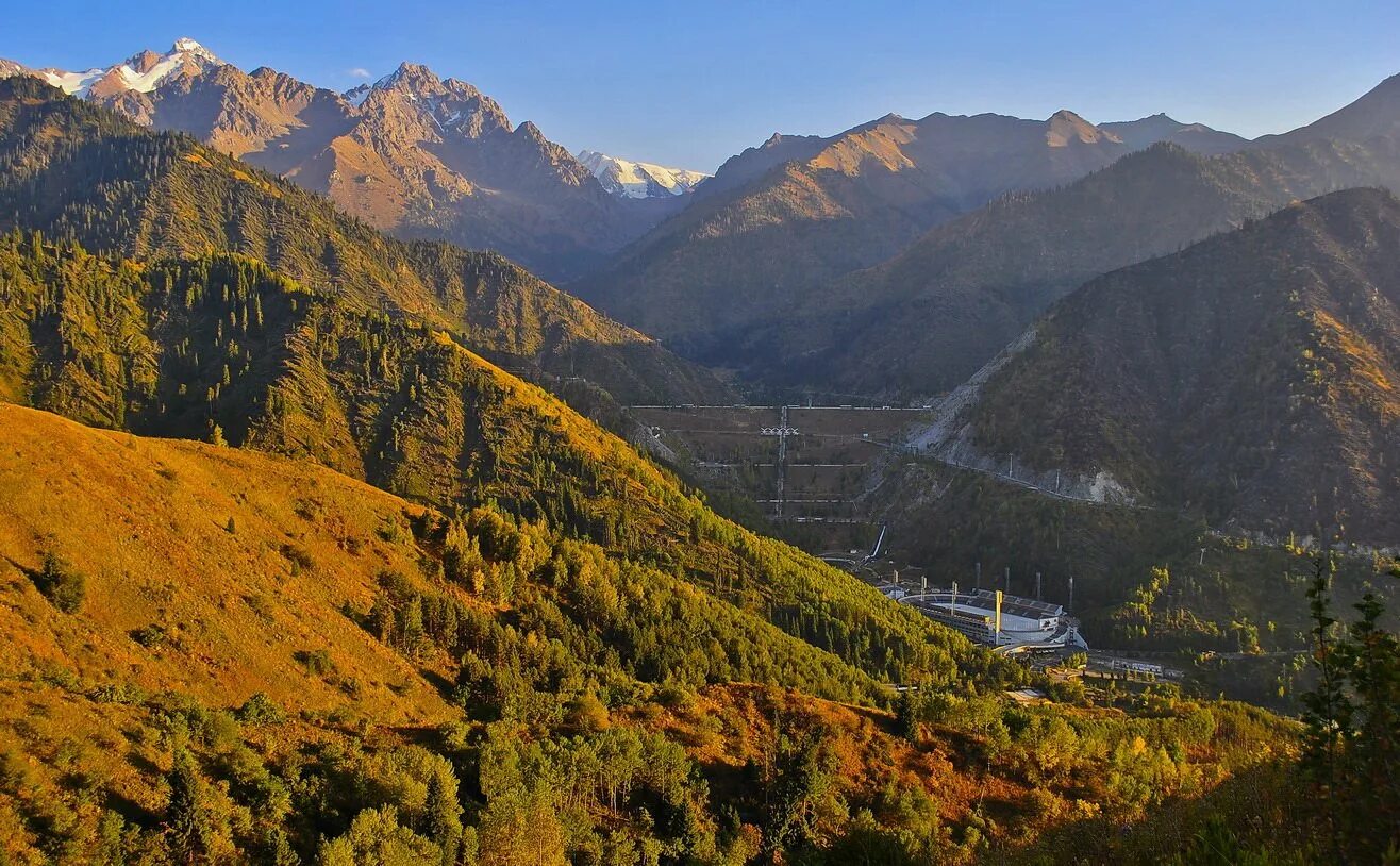 медеу ссср. гора медео казахстан. большая алматинка алматы. чимбулак летом. казахстан сарканд горы.