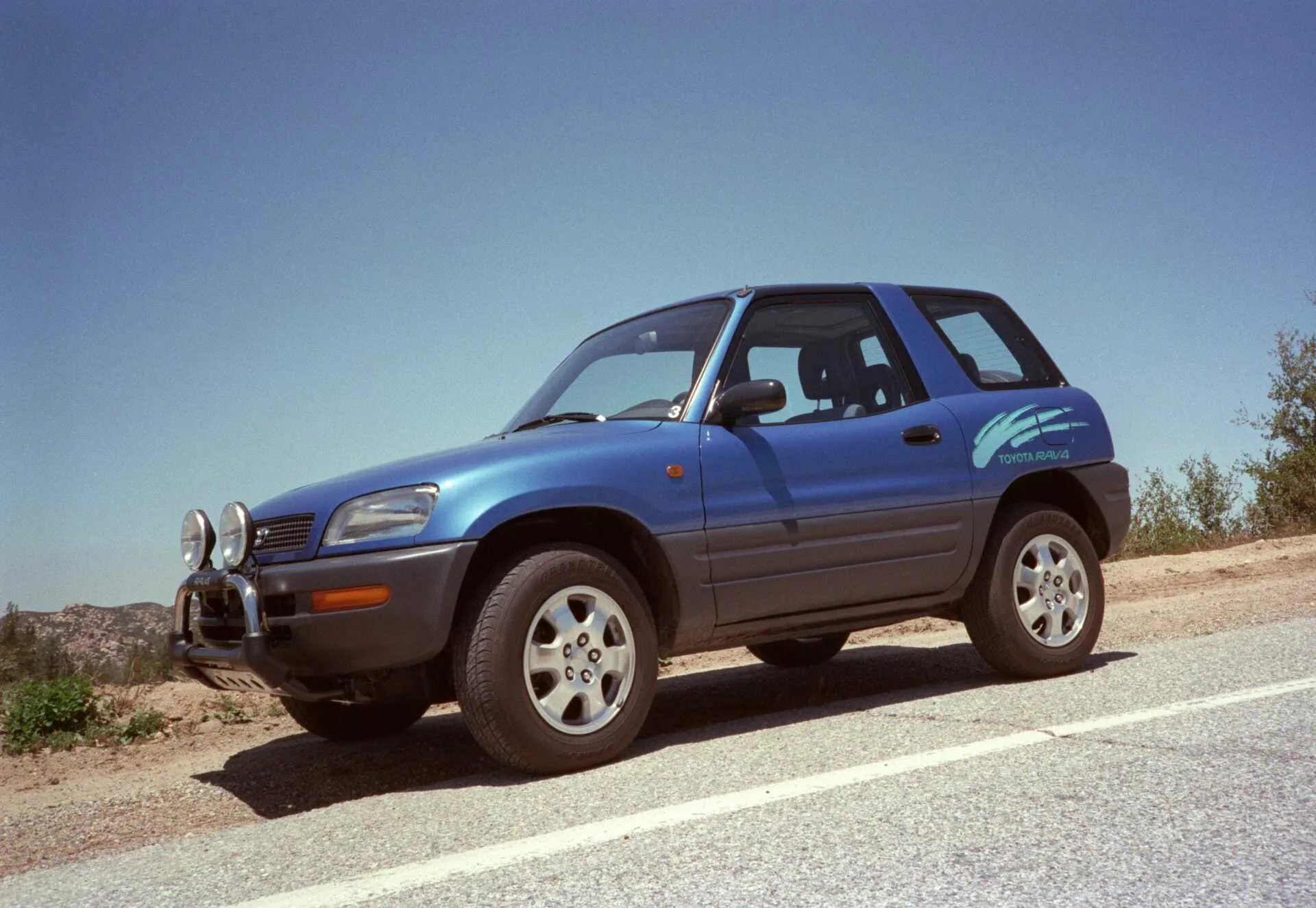 Toyota rav4 1. Тойота рав 4 1994. Тойота рав 4 1997. Toyota rav4 1 поколение.