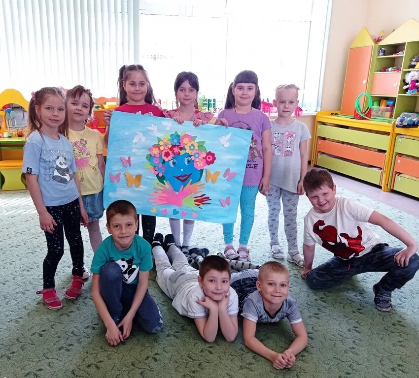Занятие в подготовительной группе день земли 22 апреля. Коллективная работа ко дню земли в детском саду. Рисование на тему экология в старшей группе. Аппликация на тему планета земля. День земли в старшей группе занятие.